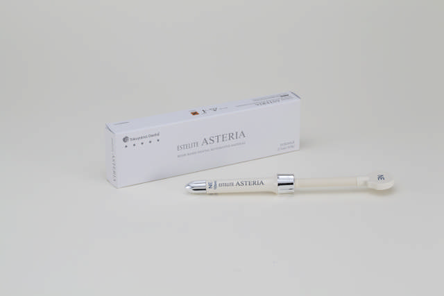 Estelite Asteria sprøjte 4g, TE/transparent emalje